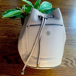 Ann Taylor beige crossbody bucket bag